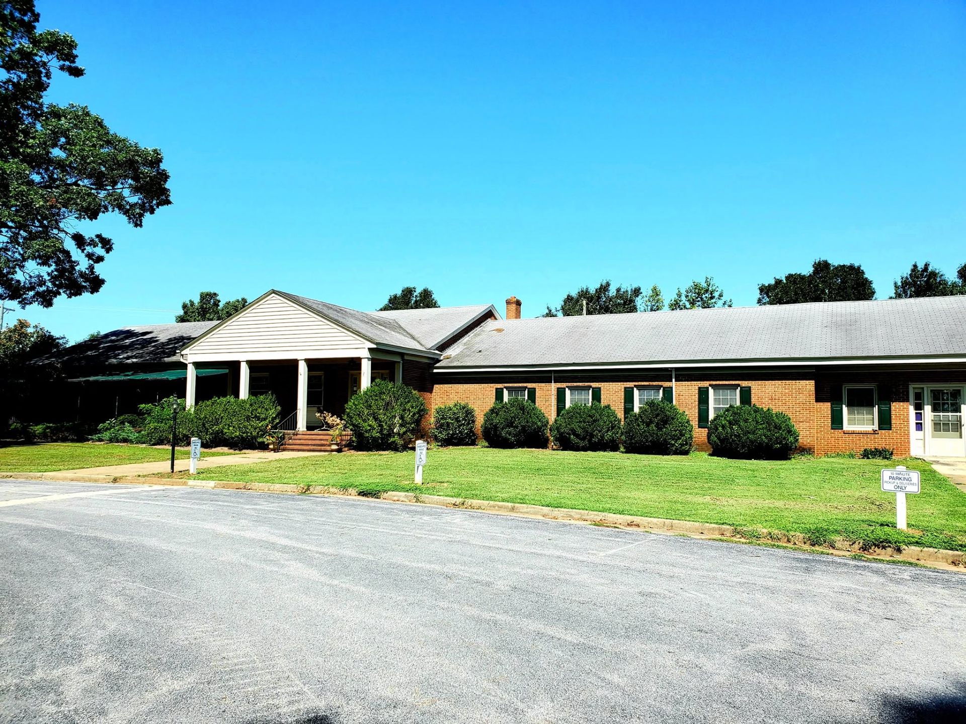 Mecklenburg Country Club clubhouse exterior